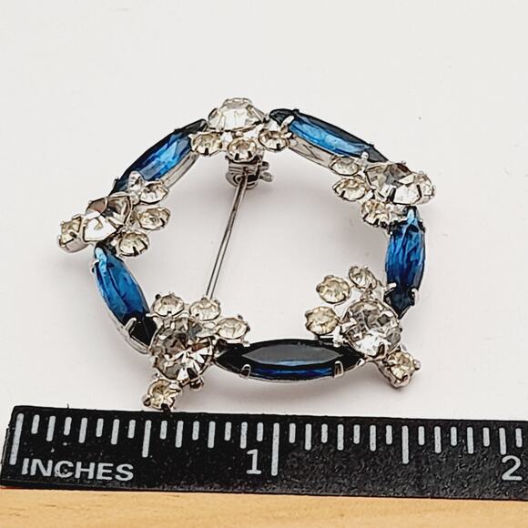 Vintage Blue & Clear Rhinestone Wreath Rhodium Plated Brooch - 1 5/8 In - Picture 5 of 8